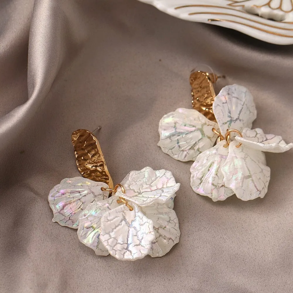 Fashion Statement Shell Flower Trend Drop Earrings