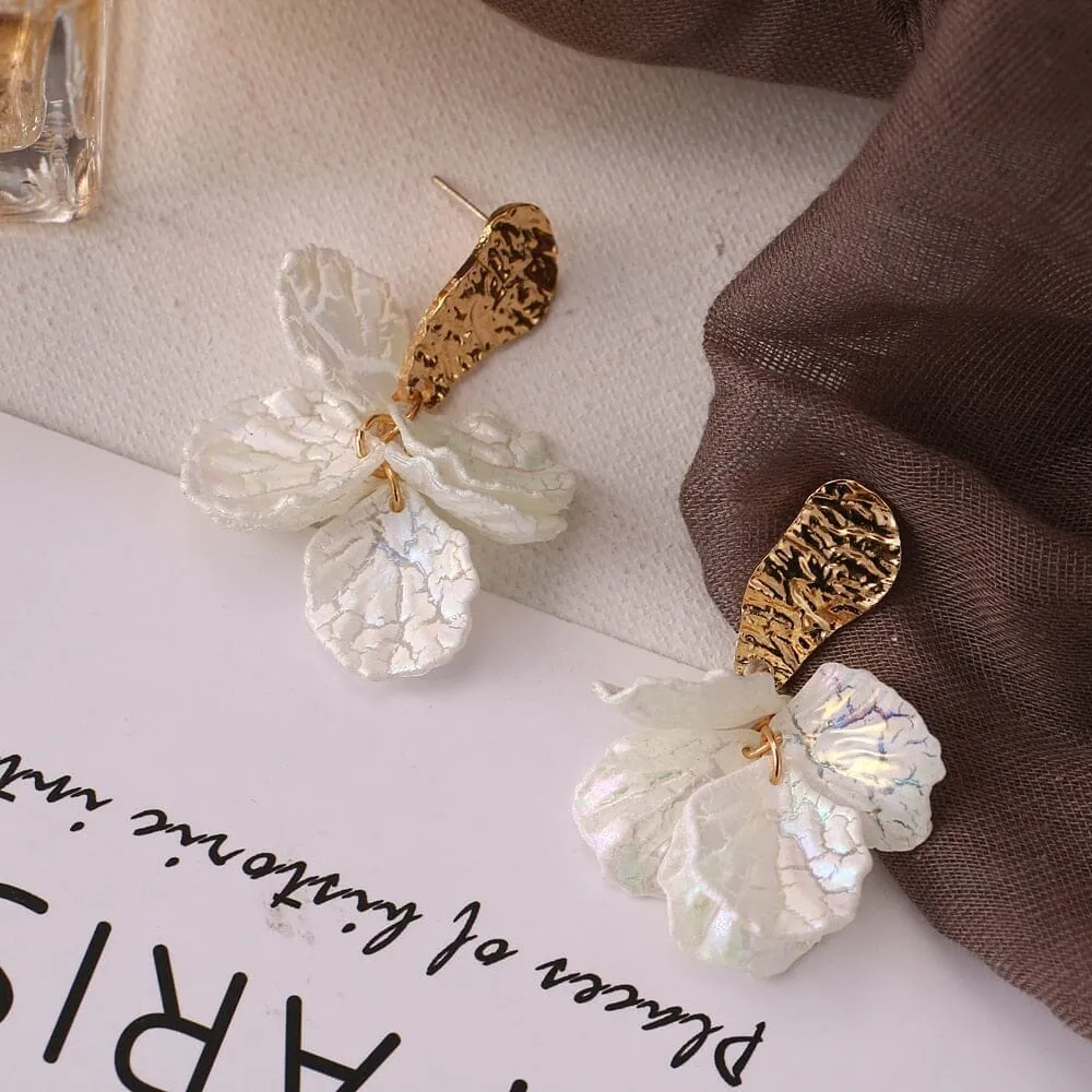 Fashion Statement Shell Flower Trend Drop Earrings