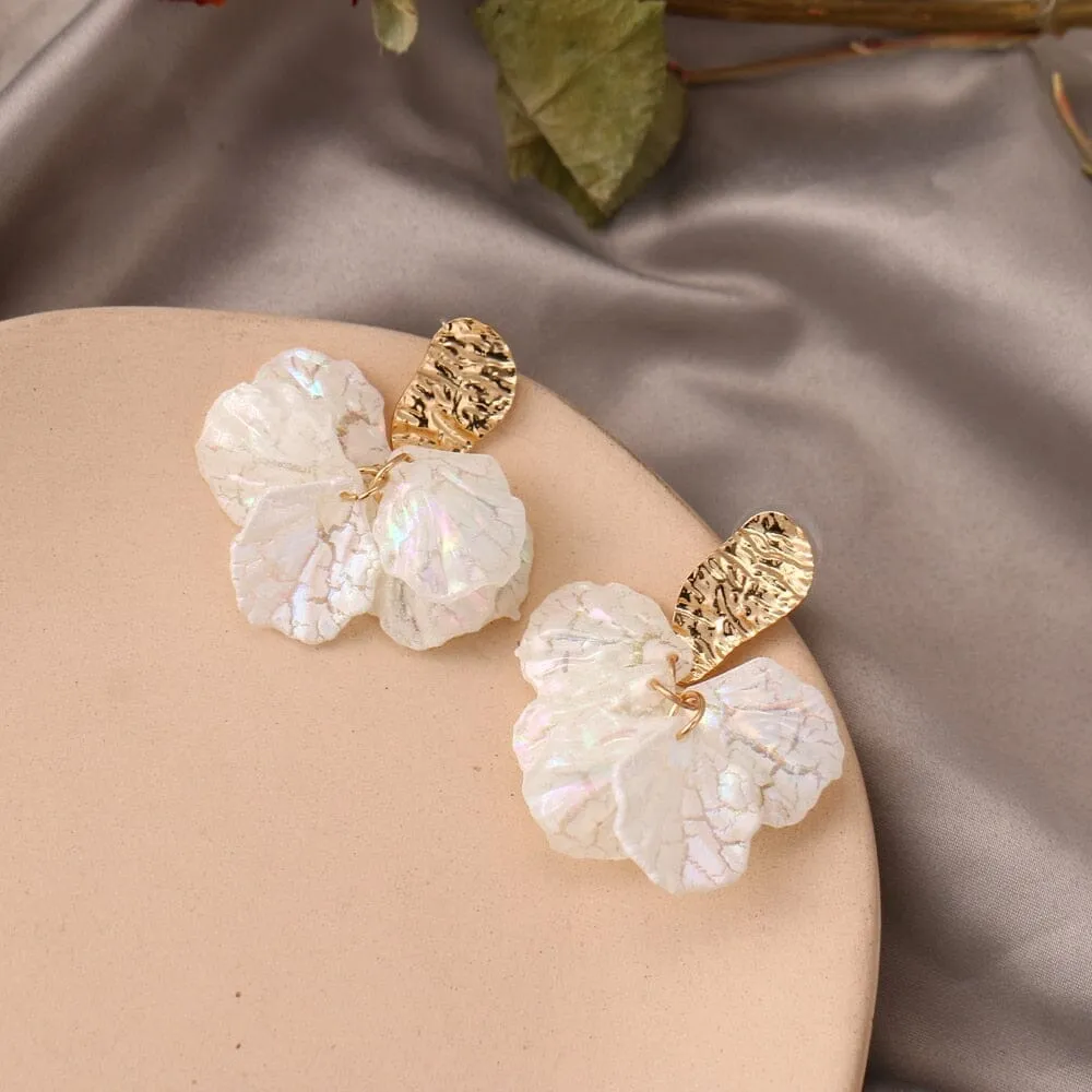 Fashion Statement Shell Flower Trend Drop Earrings