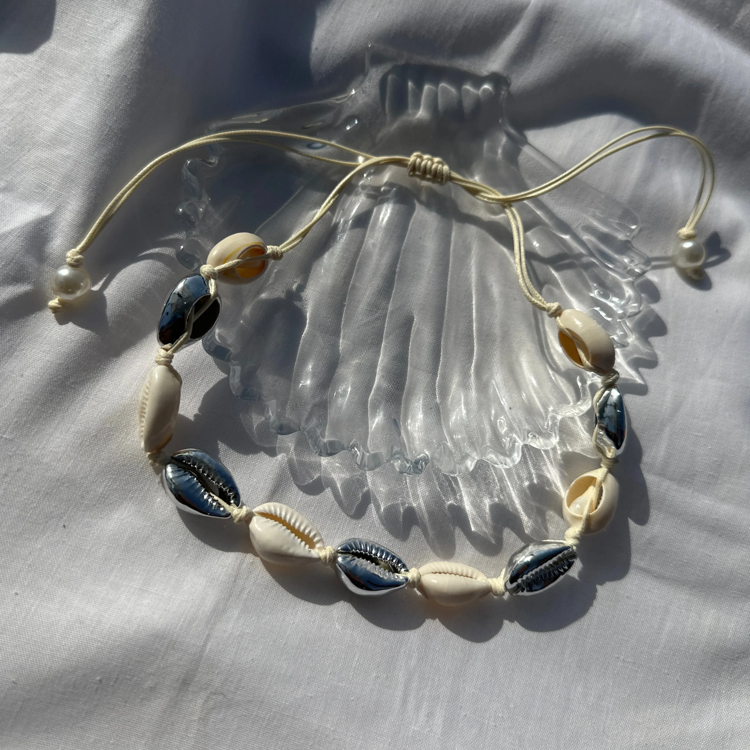 Silver shell necklace