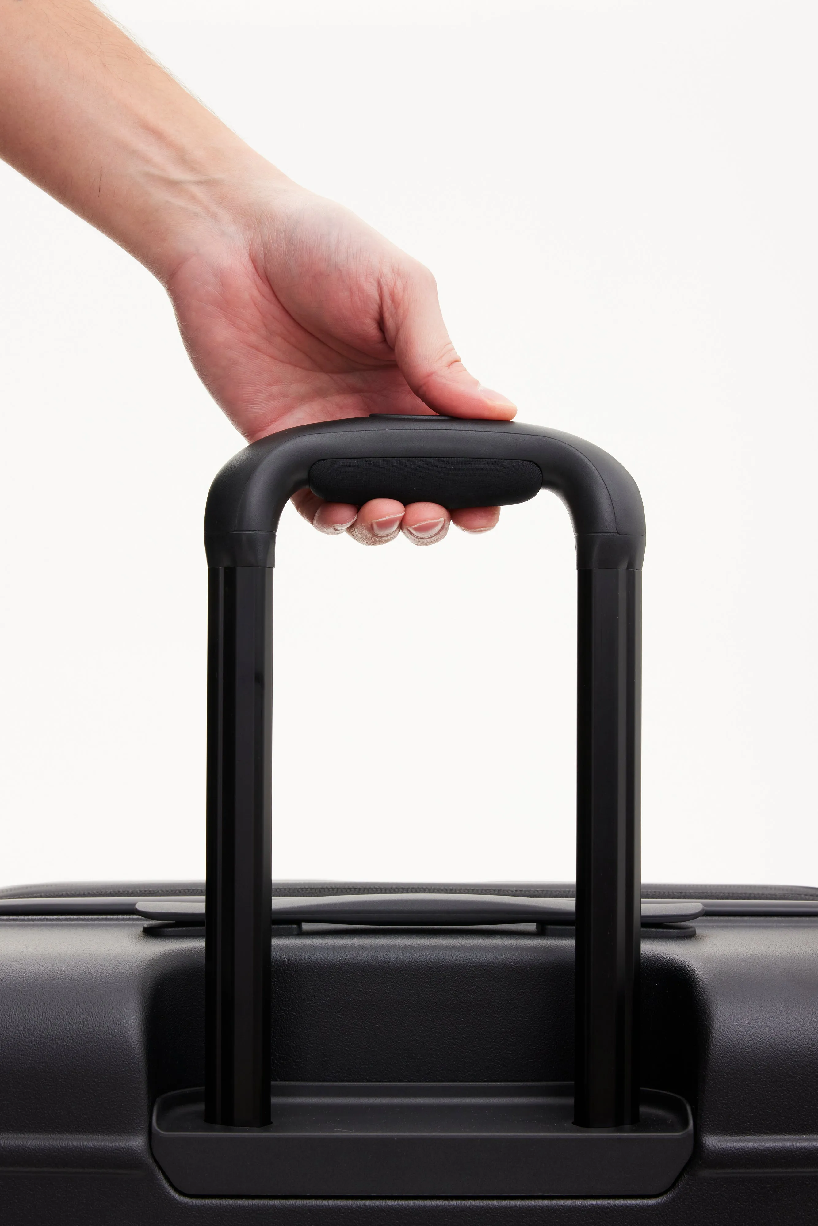 The Medium Check-In Roller in All Black